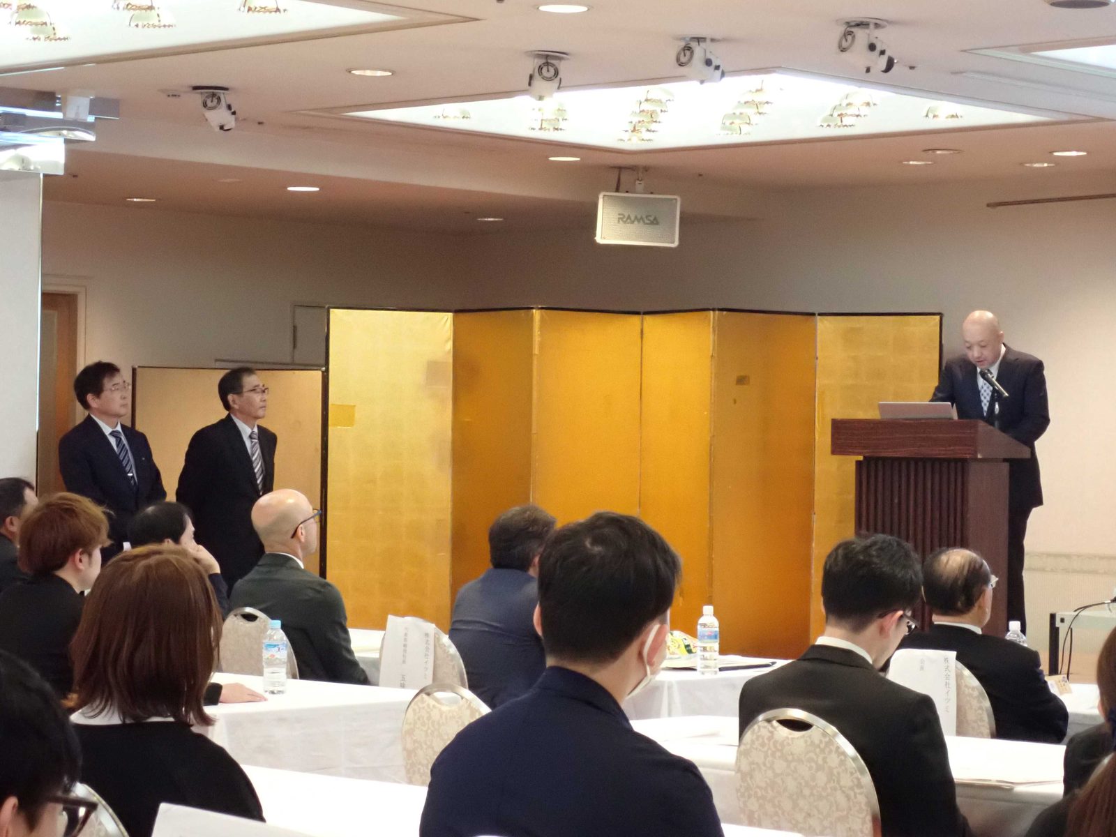 経営革新計画2026発表会で登壇する様子